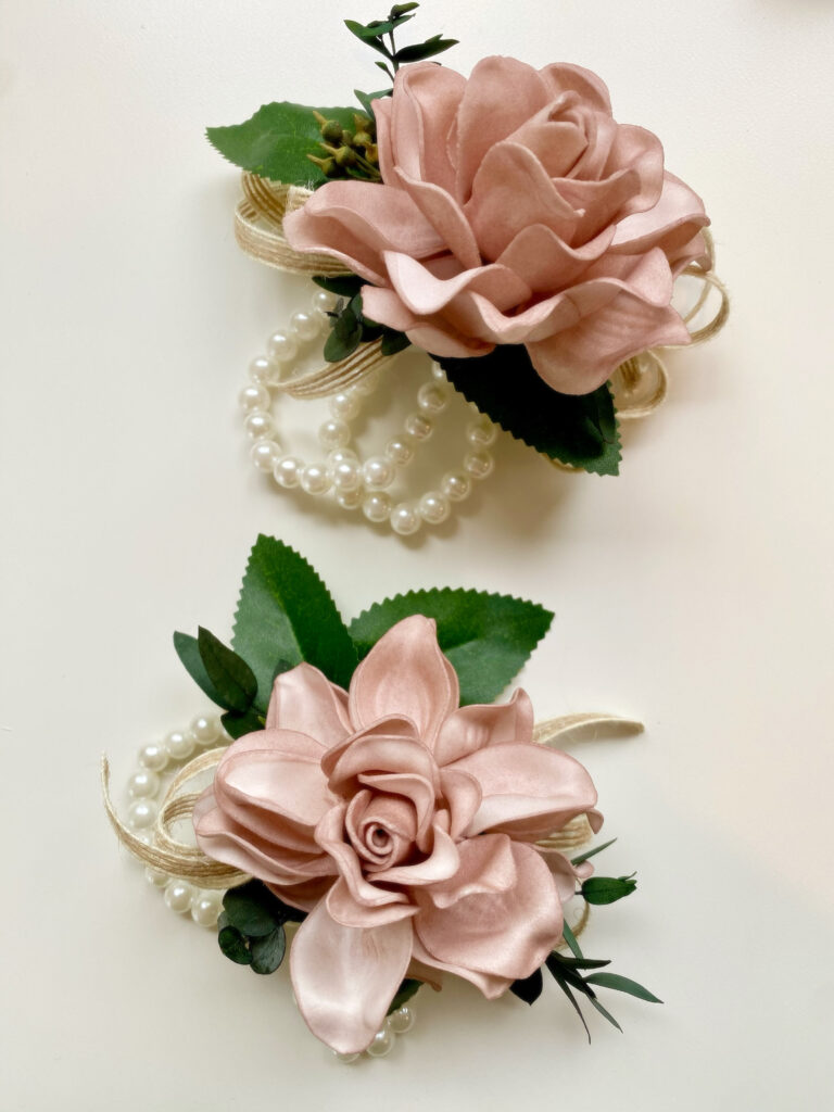 Corsage using pink flower