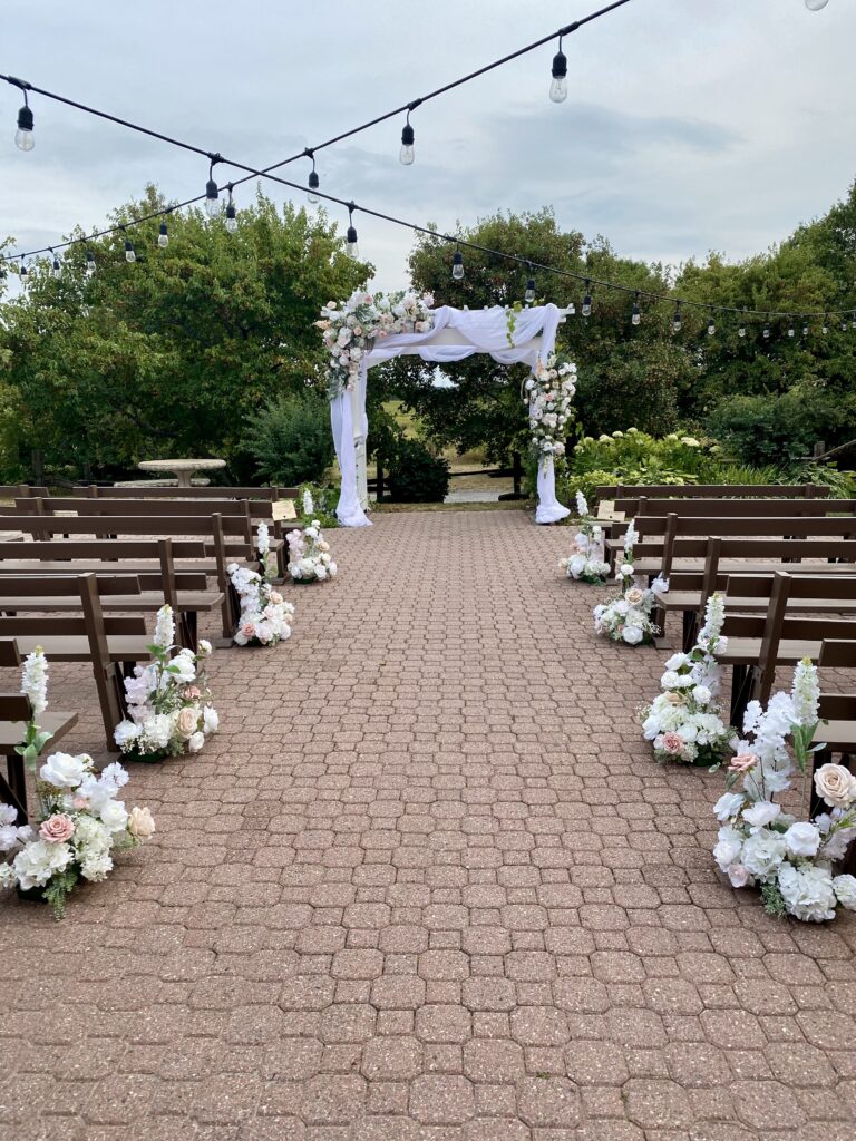 Multiple ground arrangements along the aisle