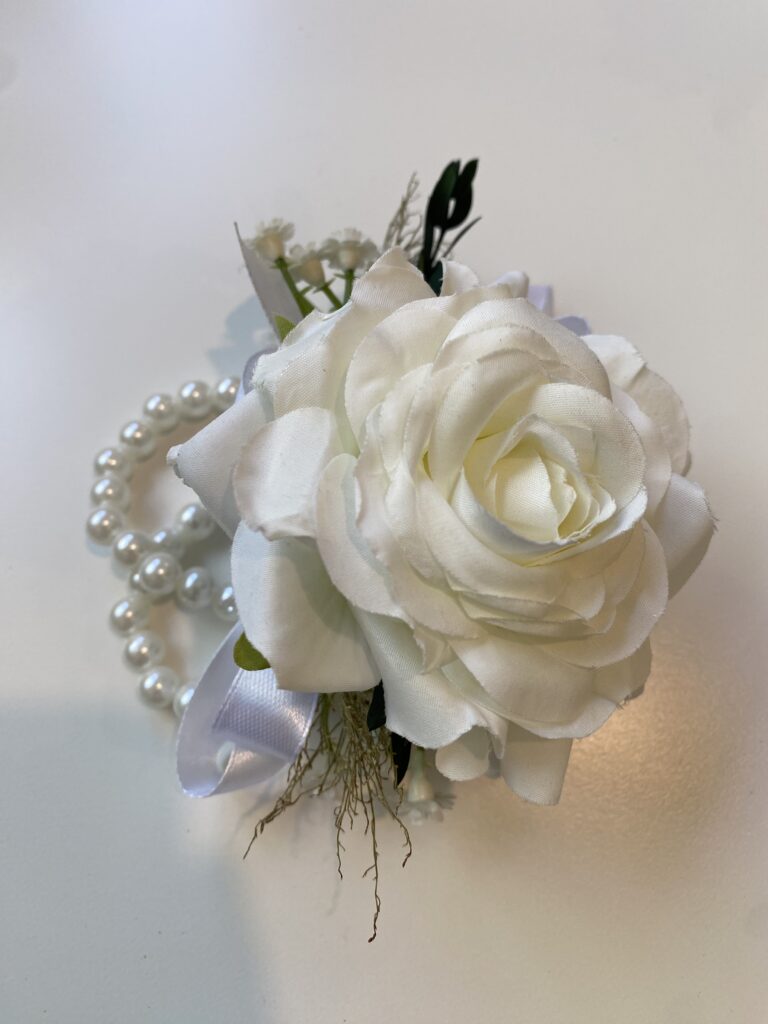 Corsage using white rose